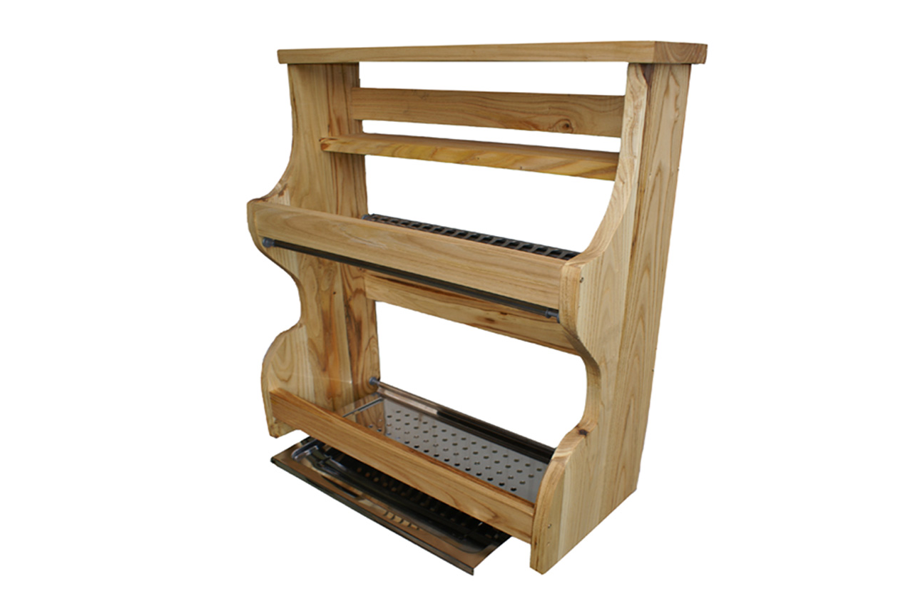 Piattaia in legno di castagno con finitura ad olio e scolapiatti